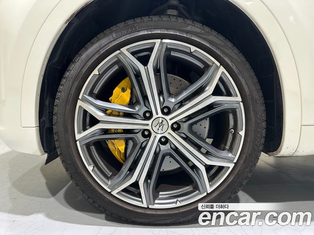 Maserati Levante 3.0 S AWD Modena — пробег 19 100 км — фото 5 из 5
