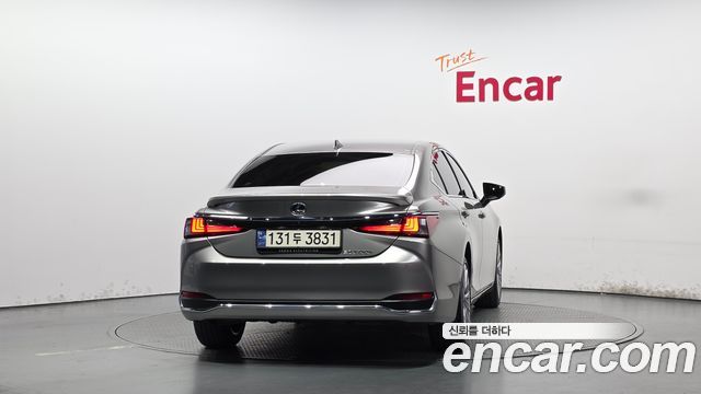 Lexus ES Luxury Plus — пробег 31 822 км — фото 4 из 5