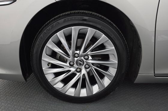 Lexus ES Luxury Plus — пробег 31 822 км — фото 5 из 5