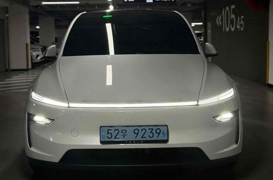 Tesla Model Y L Long Range AWD — пробег 3 850 км — фото 3 из 5
