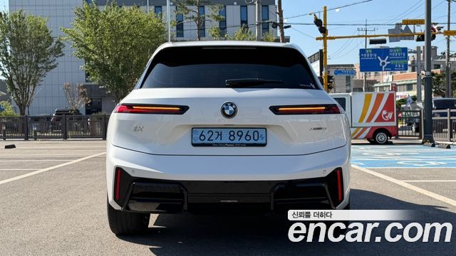 BMW iX xDrive45 M Sport — пробег 16 845 км — фото 4 из 5