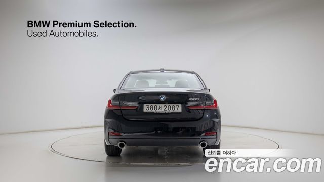 BMW 3-Series 320i — пробег 8 990 км — фото 4 из 5