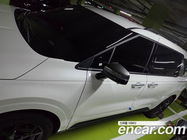 Kia Carnival HEV 9seater Signature — пробег 1 305 км — фото 1 из 5