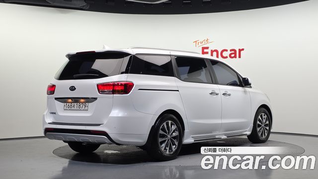 Kia Carnival 9-seater Luxury — пробег 128 327 км — фото 2 из 5
