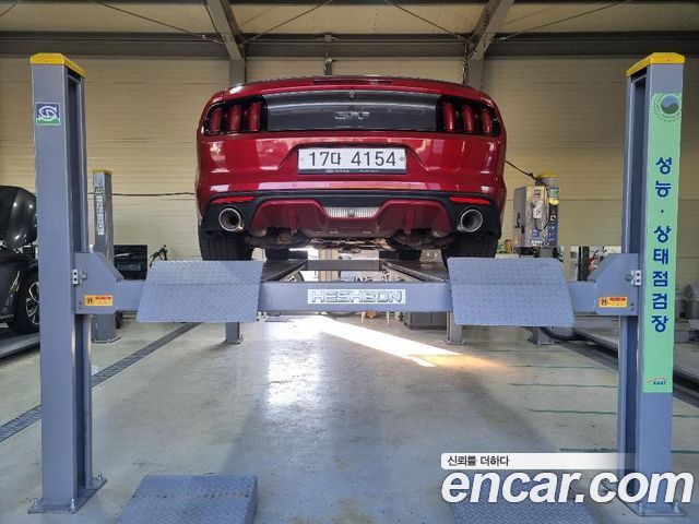Ford Mustang GT Convertible — пробег 182 314 км — фото 2 из 3