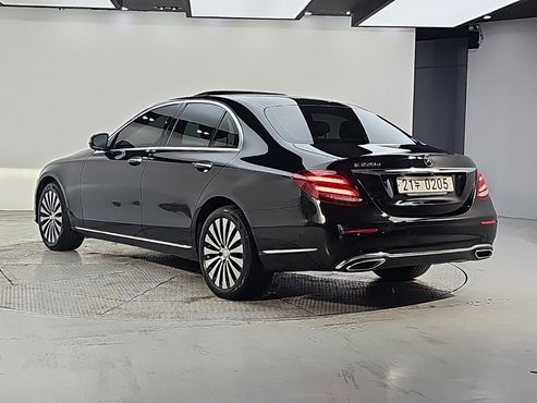 Mercedes-Benz E-Class E220d Exclusive — пробег 180 738 км — фото 3 из 5