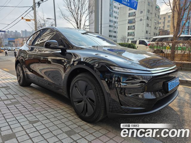 Tesla Model Y Premium RWD — пробег 1 824 км — фото 3 из 5
