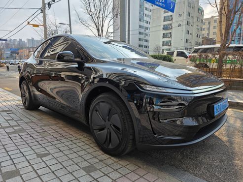 Tesla Model Y Premium RWD — пробег 1 824 км — фото 3 из 5