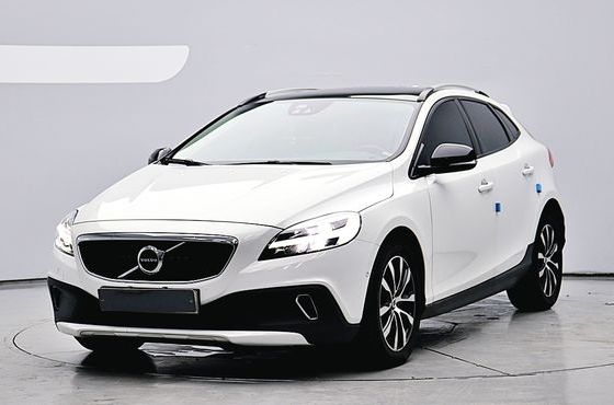 Volvo V40 D3 — пробег 79 249 км — фото 3 из 5