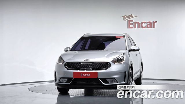 Kia Niro Prestige — пробег 55 294 км — фото 3 из 5