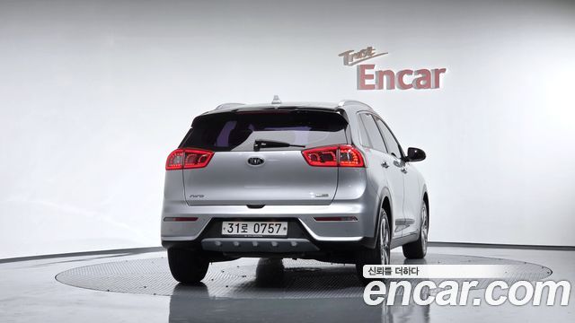 Kia Niro Prestige — пробег 55 294 км — фото 4 из 5