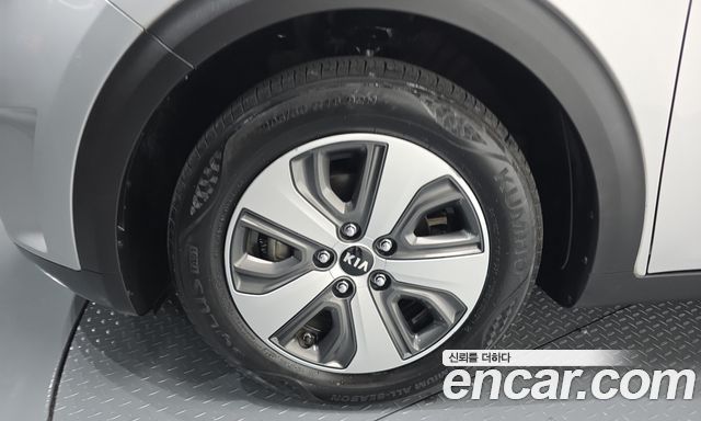Kia Niro Prestige — пробег 55 294 км — фото 5 из 5