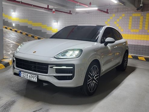 Porsche Cayenne 3.0 E-Hybrid Coupe — пробег 31 000 км — фото 2 из 5