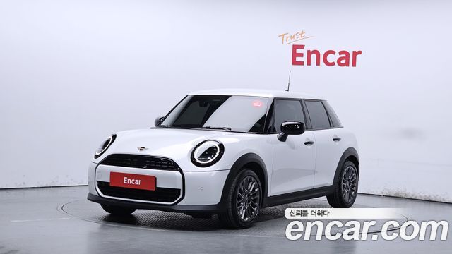 Mini Cooper 5Door Essential — пробег 9 133 км — фото 1 из 5