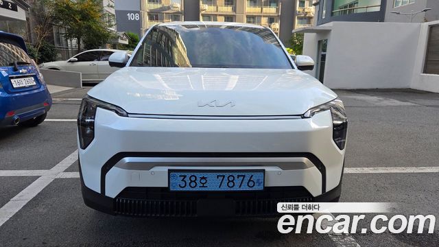 Kia EV3 Long Range 2WD AIr — пробег 18 000 км — фото 1 из 5