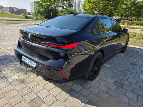 BMW i7 eDrive 50 M Sport — пробег 34 400 км — фото 2 из 5