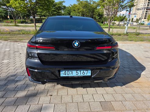 BMW i7 eDrive 50 M Sport — пробег 34 400 км — фото 4 из 5