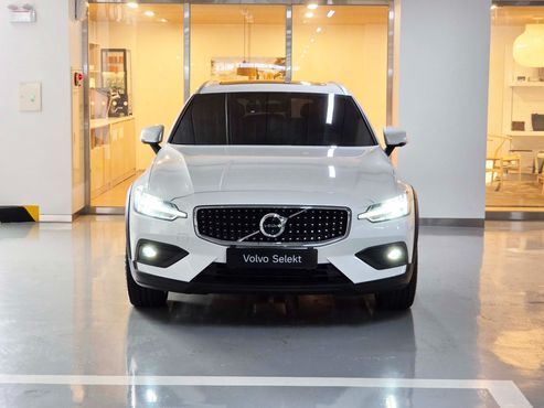 Volvo V60 B5 Ultra AWD — пробег 6 937 км — фото 3 из 5