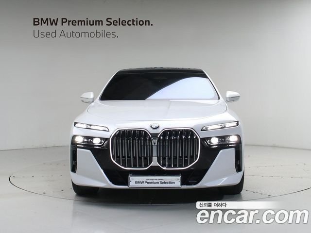 BMW 7-Series 740i xDrive M Sport — пробег 5 874 км — фото 2 из 5