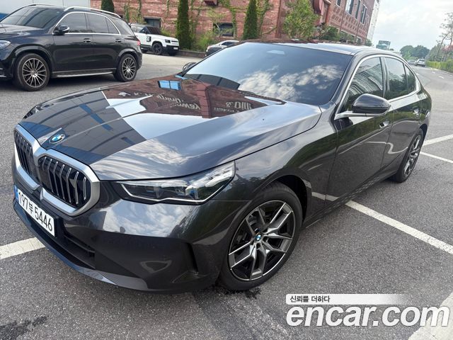 BMW 5-Series 520i — пробег 3 670 км — фото 1 из 5