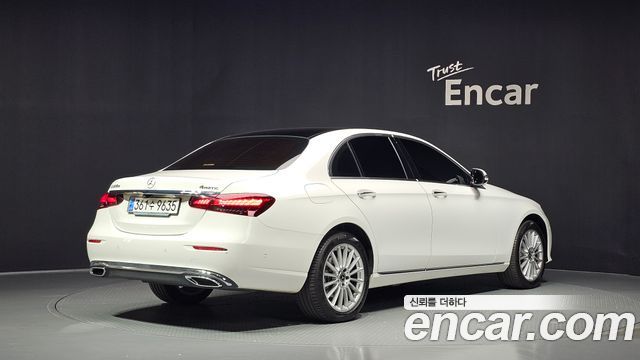 Mercedes-Benz E-Class E220d 4MATIC Exclusive — пробег 25 500 км — фото 2 из 5