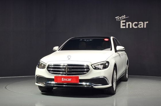 Mercedes-Benz E-Class E220d 4MATIC Exclusive — пробег 25 500 км — фото 3 из 5