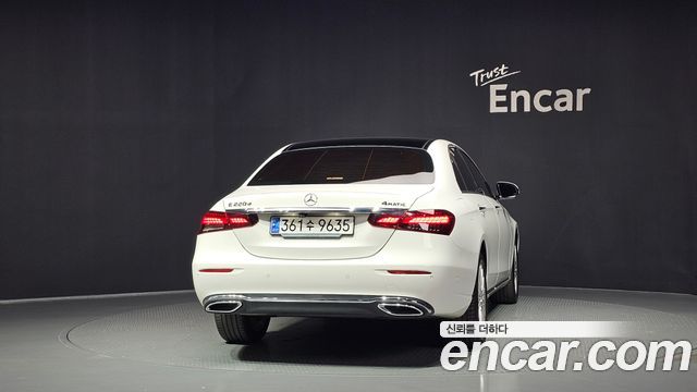 Mercedes-Benz E-Class E220d 4MATIC Exclusive — пробег 25 500 км — фото 4 из 5