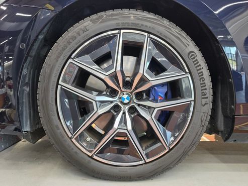 BMW i5 eDrive 40 M Sport — пробег 4 009 км — фото 5 из 5