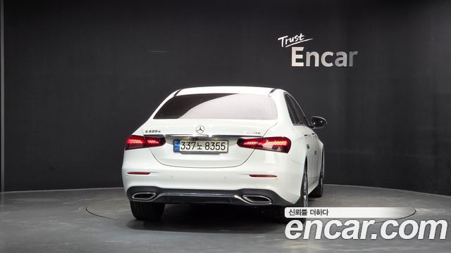 Mercedes-Benz E-Class E220d 4MATIC AMG Line — пробег 52 775 км — фото 4 из 5