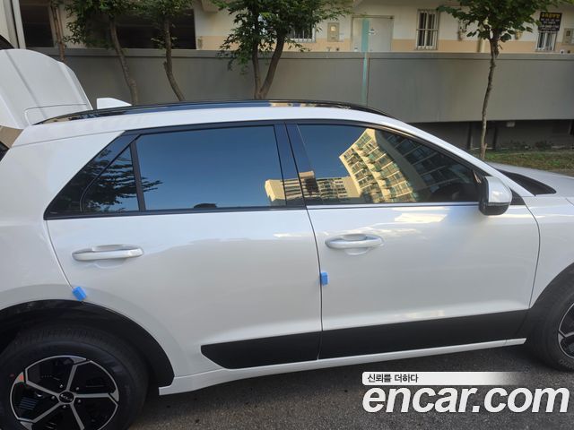 Kia Niro Prestige — пробег 150 км — фото 2 из 5