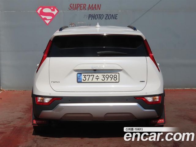 Kia Niro Prestige — пробег 49 949 км — фото 3 из 5