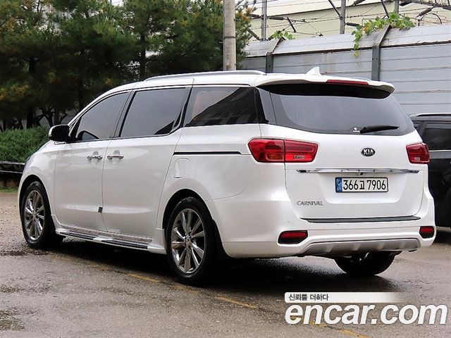 Kia Carnival Gasoline 7-Seater Limousine President — пробег 121 713 км — фото 2 из 5
