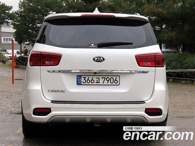 Kia Carnival Gasoline 7-Seater Limousine President — пробег 121 713 км — фото 4 из 5