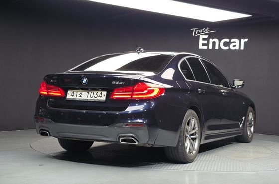 BMW 5-Series 530i xDrive M Sport Package Plus — пробег 110 154 км — фото 2 из 5