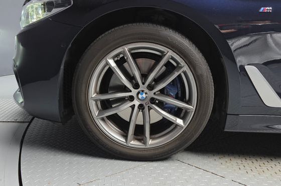 BMW 5-Series 530i xDrive M Sport Package Plus — пробег 110 154 км — фото 5 из 5