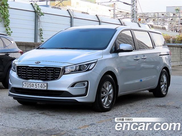 Kia Carnival 11-Seater Deluxe — пробег 82 800 км — фото 1 из 5