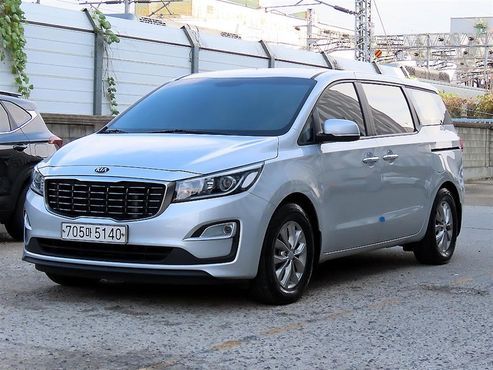 Kia Carnival 11-Seater Deluxe — пробег 82 800 км — фото 1 из 5