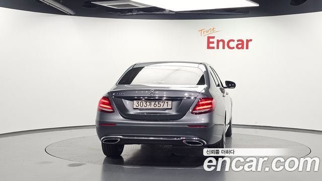 Mercedes-Benz E-Class E220d 4MATIC Avantgarde — пробег 114 622 км — фото 4 из 5
