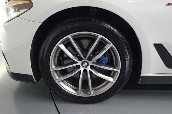 BMW 5-Series 530i xDrive M Sport Package Plus — пробег 90 911 км — фото 5 из 5
