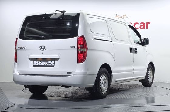 Hyundai Starex 3-Seater VAN CVX Value — пробег 296 940 км — фото 2 из 5