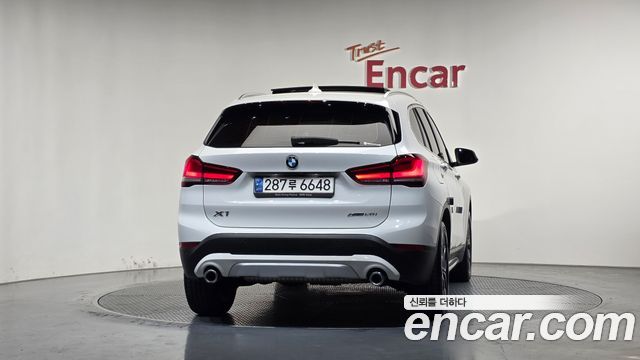 BMW X1 xDrive 20i xLine — пробег 58 840 км — фото 4 из 5