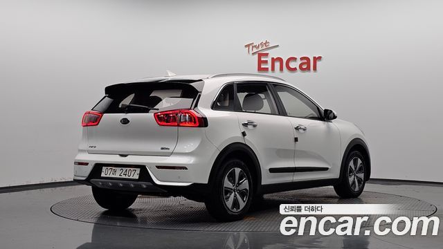 Kia Niro Prestige — пробег 82 133 км — фото 2 из 5