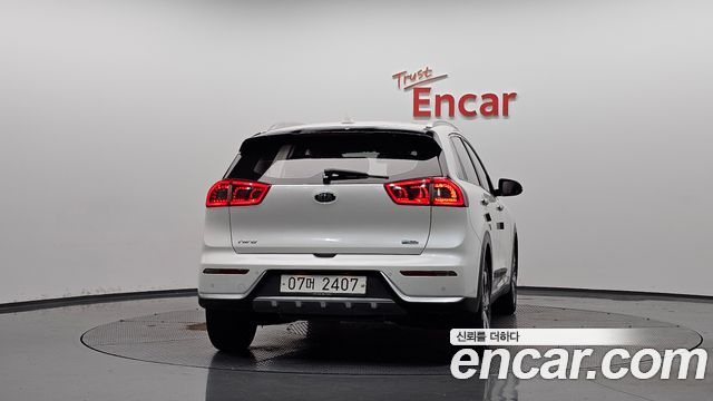 Kia Niro Prestige — пробег 82 133 км — фото 4 из 5