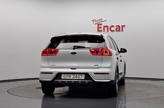 Kia Niro Prestige — пробег 82 133 км — фото 4 из 5