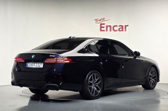 BMW 5-Series 520i M Sport — пробег 16 728 км — фото 2 из 5