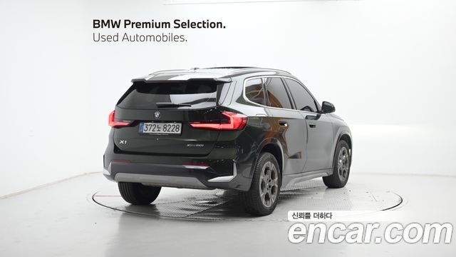 BMW X1 xDrive 20i xLine — пробег 14 165 км — фото 2 из 5