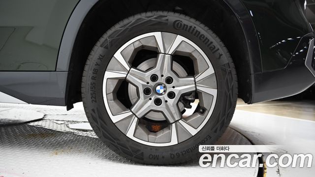 BMW X1 xDrive 20i xLine — пробег 14 165 км — фото 5 из 5