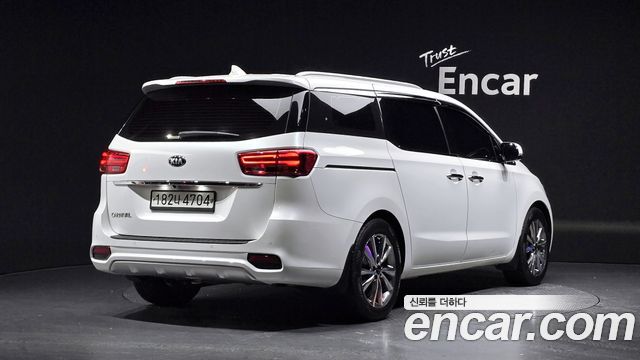 Kia Carnival Gasoline 9-Seater Noblesse Special — пробег 178 141 км — фото 2 из 5