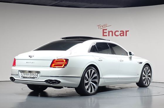 Bentley Flying Spur 4.0 Azure — пробег 4 821 км — фото 2 из 5