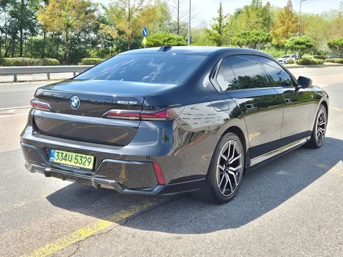 BMW i7 eDrive 50 M Sport — пробег 31 143 км — фото 4 из 5